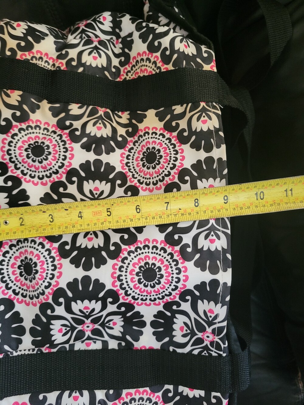 Thirty-One Cooler Bag in black and pink flower print - Picture 12 of 14